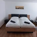 Gaestehaus Friedl 아파트 임스트